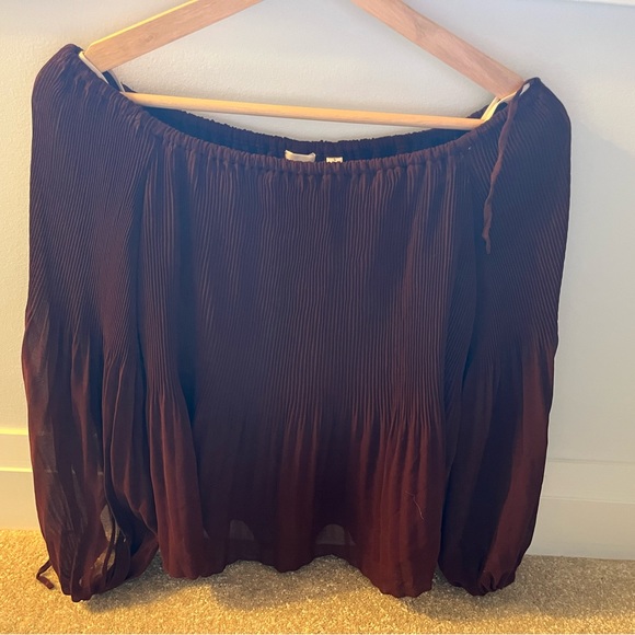 Like New Wilfred Off-Shoulder Blouse - Picture 2 of 4